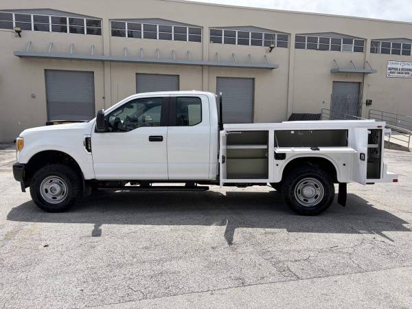 2017 Ford, dovoz USA — foto 7 z 12