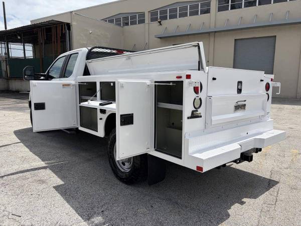 2017 Ford, dovoz USA — foto 8 z 12