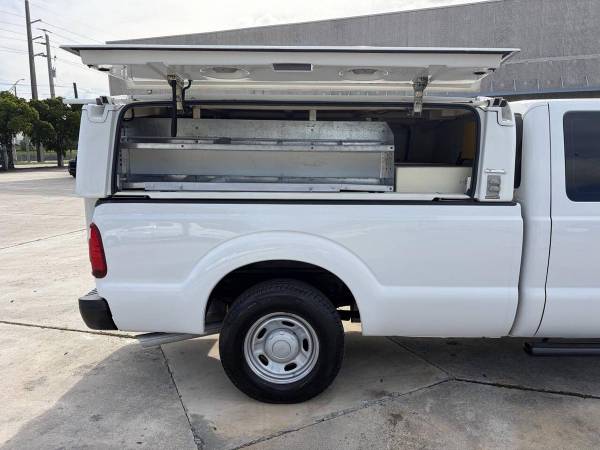 2016 Ford, dovoz USA — foto 11 z 12