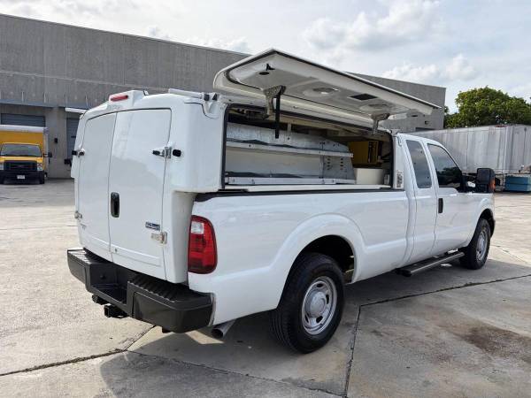 2016 Ford, dovoz USA — foto 12 z 12