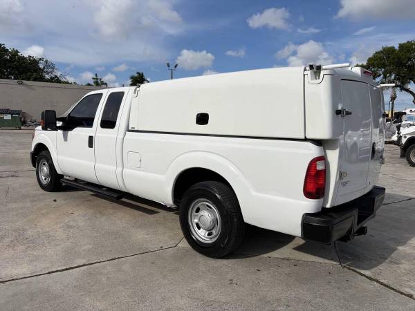 2016 Ford, dovoz USA — foto 2 z 12