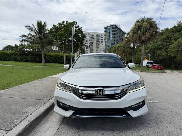 2017 Honda, dovoz USA — foto 2 z 12