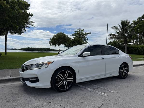 2017 Honda, dovoz USA — foto 3 z 12