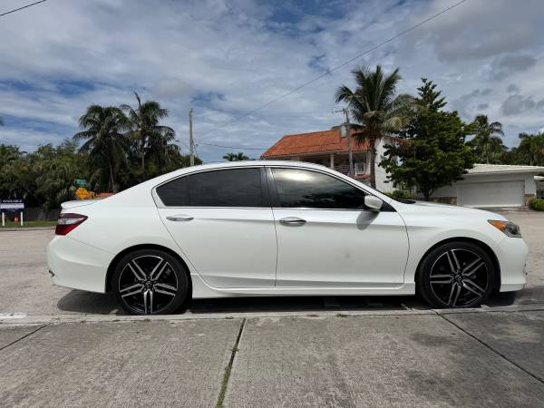 2017 Honda, dovoz USA — foto 4 z 12