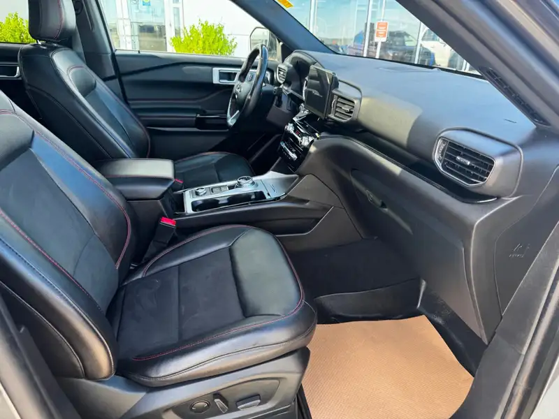 2023 Ford Explorer, šedá, 99 101 km, dovoz Kanada — foto 10 z 12