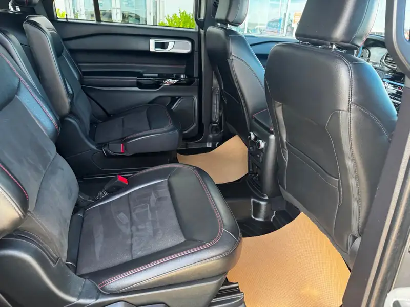 2023 Ford Explorer, šedá, 99 101 km, dovoz Kanada — foto 11 z 12
