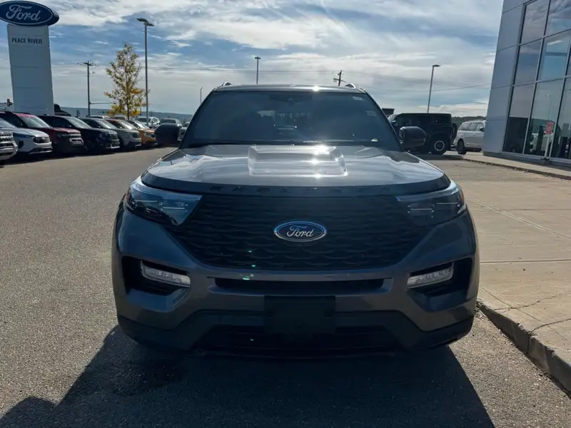 2023 Ford Explorer, šedá, 99 101 km, dovoz Kanada — foto 2 z 12