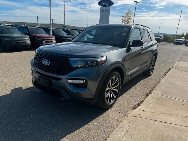 2023 Ford Explorer, šedá, 99 101 km, dovoz Kanada — foto 3 z 12