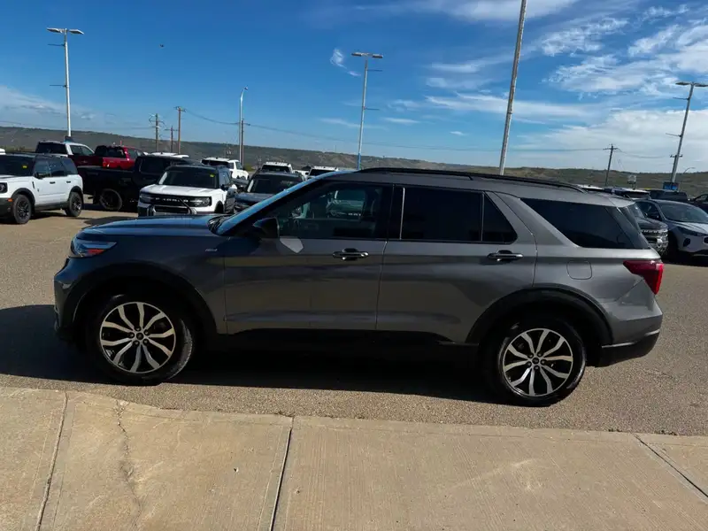 2023 Ford Explorer, šedá, 99 101 km, dovoz Kanada — foto 4 z 12