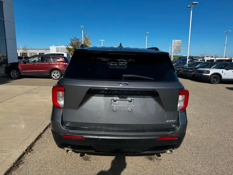 2023 Ford Explorer, šedá, 99 101 km, dovoz Kanada — foto 6 z 12