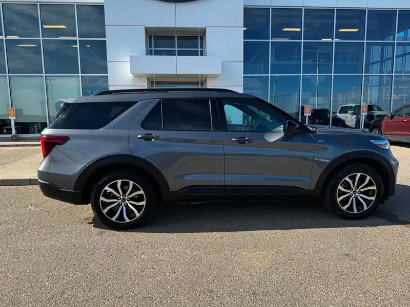 2023 Ford Explorer, šedá, 99 101 km, dovoz Kanada — foto 8 z 12