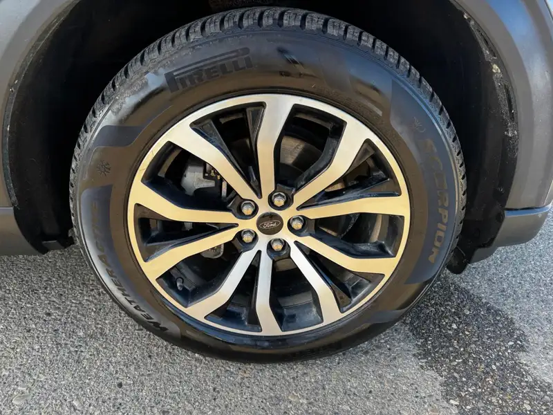2023 Ford Explorer, šedá, 99 101 km, dovoz Kanada — foto 9 z 12