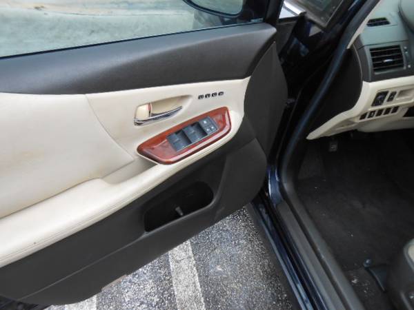 2010 Lexus, dovoz USA — foto 9 z 12