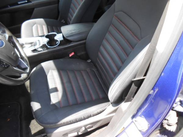 2016 Ford, dovoz USA — foto 10 z 12