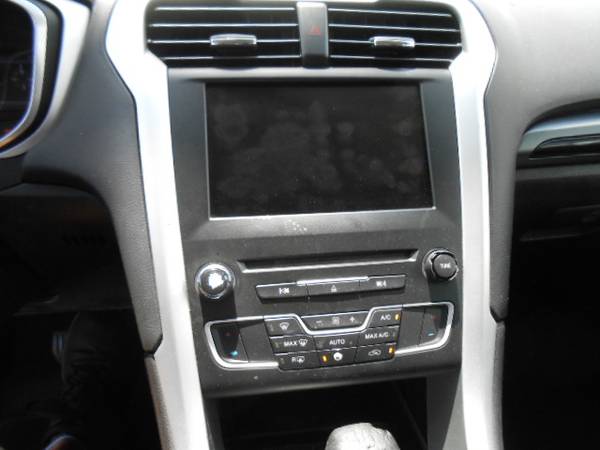 2016 Ford, dovoz USA — foto 11 z 12