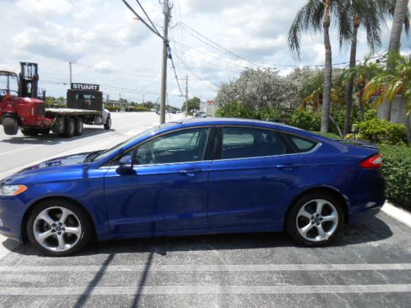 2016 Ford, dovoz USA — foto 2 z 12
