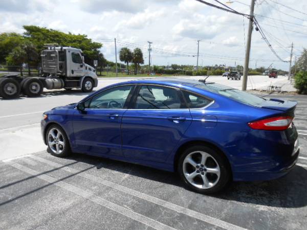 2016 Ford, dovoz USA — foto 3 z 12