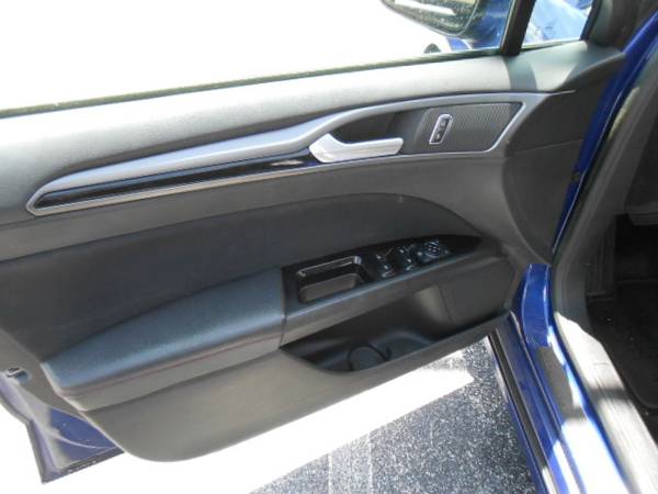 2016 Ford, dovoz USA — foto 9 z 12