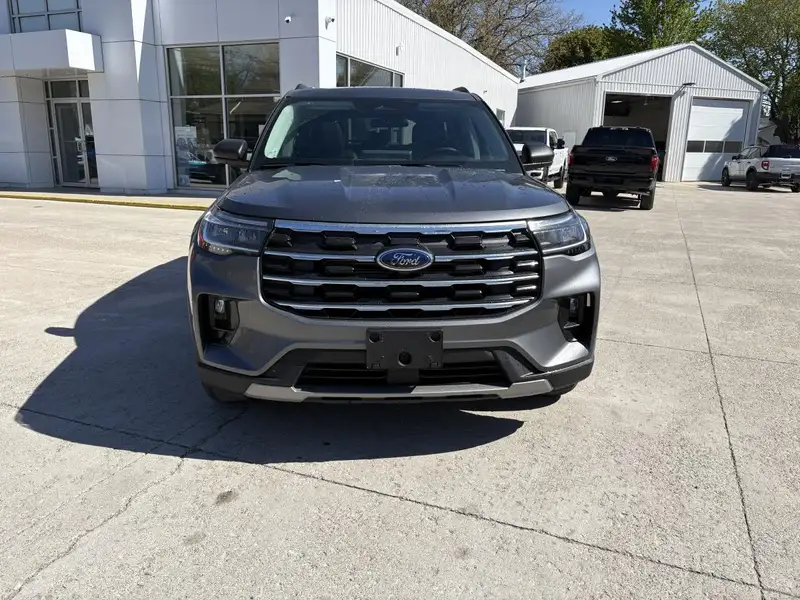 2025 Ford Explorer Active 4WD, šedá, 18 114 km, dovoz Kanada — foto 2 z 10