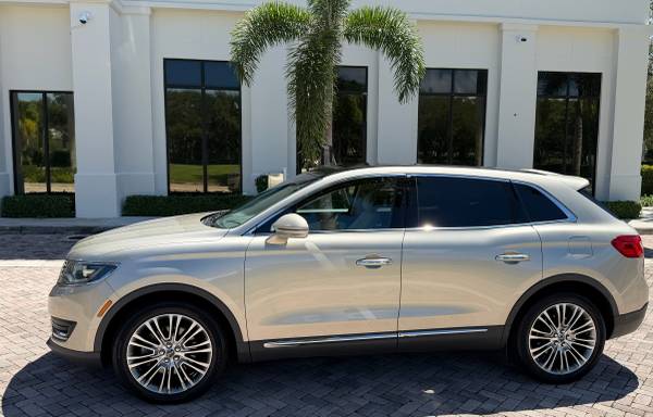 2017 Lincoln, dovoz USA — foto 2 z 12