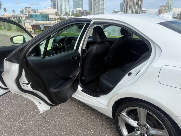 2015 Lexus, dovoz USA — foto 12 z 12