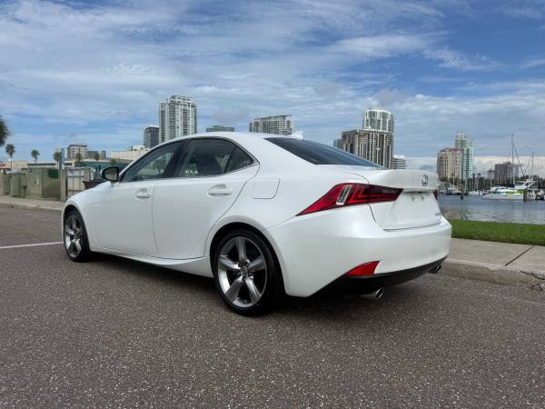 2015 Lexus, dovoz USA — foto 2 z 12