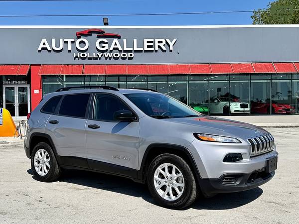2016 Jeep, dovoz USA — foto 2 z 12