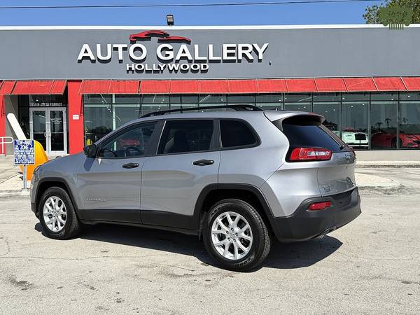 2016 Jeep, dovoz USA — foto 3 z 12