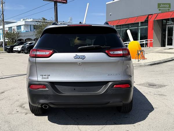 2016 Jeep, dovoz USA — foto 6 z 12