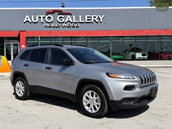 2016 Jeep, dovoz USA — foto 8 z 12