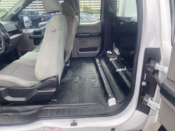 2017 Ford, dovoz USA — foto 4 z 10