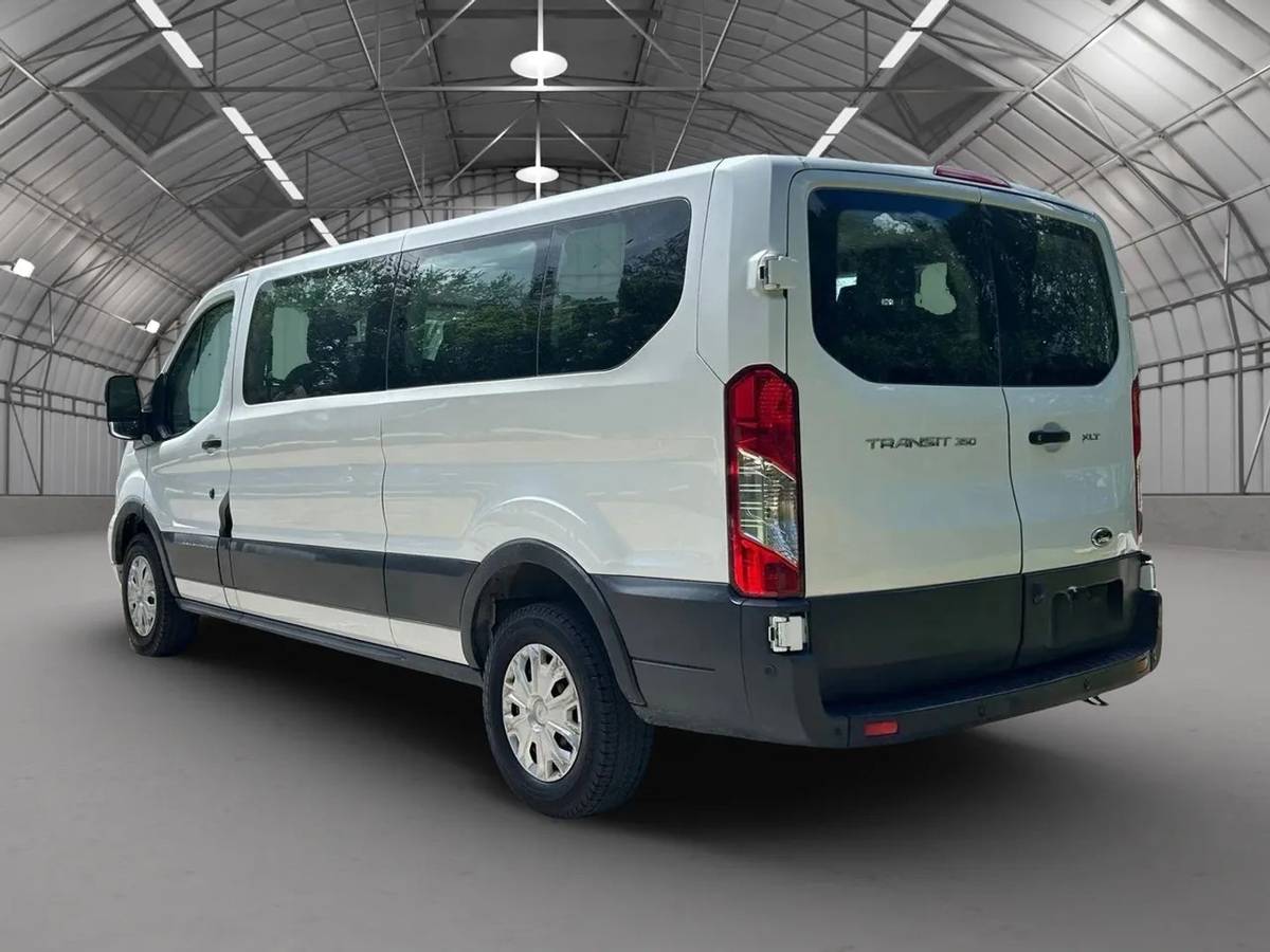 2021 Ford, dovoz USA — foto 4 z 12