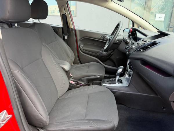2015 Ford, dovoz USA — foto 11 z 12