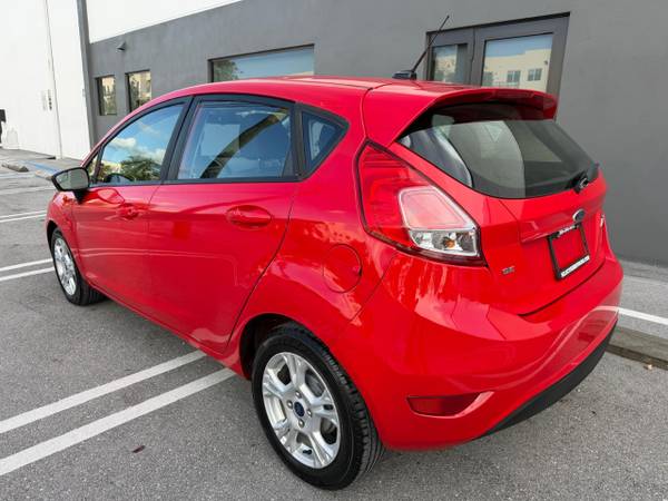 2015 Ford, dovoz USA — foto 8 z 12