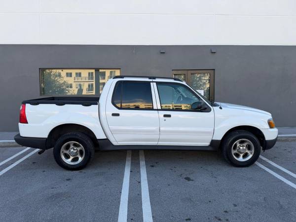 2005 Ford, dovoz USA — foto 2 z 12