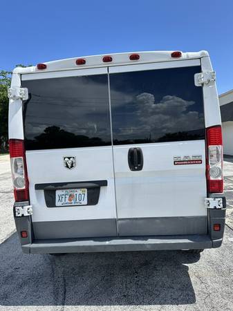 2017 Dodge, dovoz USA — foto 10 z 12