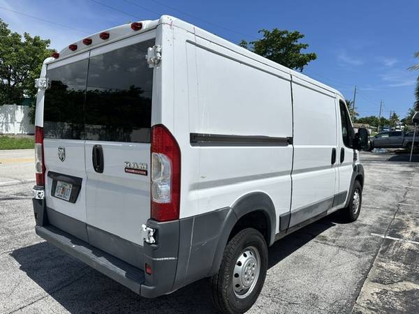 2017 Dodge, dovoz USA — foto 11 z 12