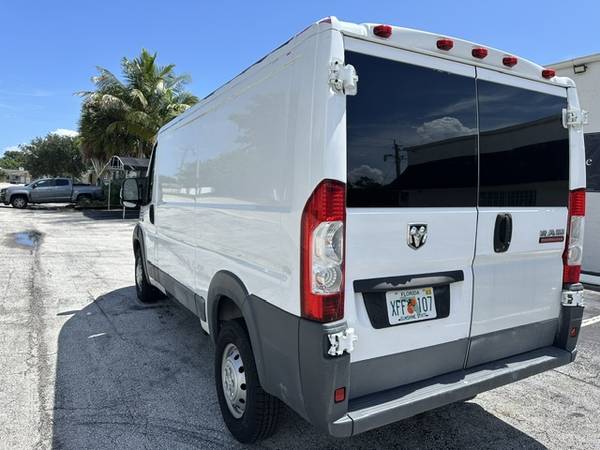 2017 Dodge, dovoz USA — foto 12 z 12
