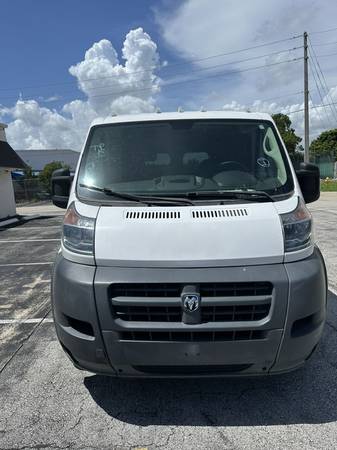 2017 Dodge, dovoz USA — foto 2 z 12