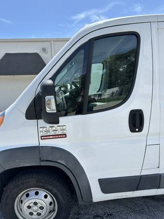 2017 Dodge, dovoz USA — foto 7 z 12