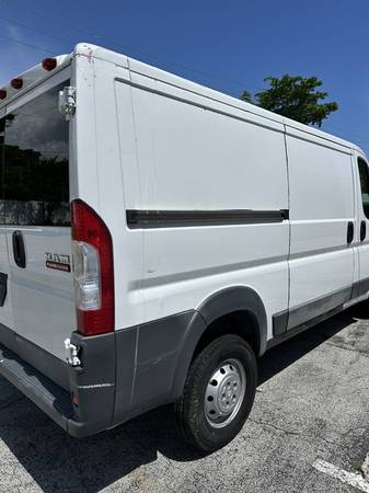 2017 Dodge, dovoz USA — foto 8 z 12