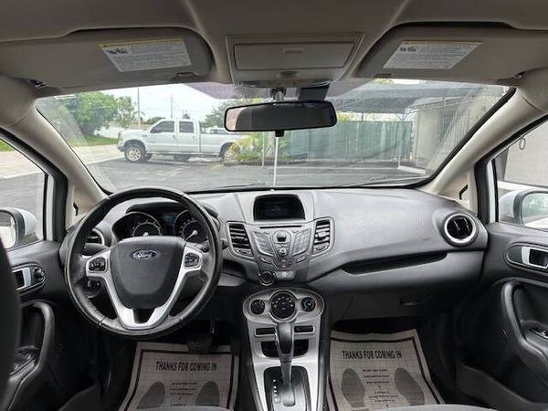 2015 Ford, dovoz USA — foto 11 z 12