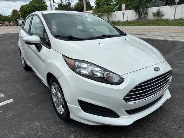 2015 Ford, dovoz USA — foto 2 z 12