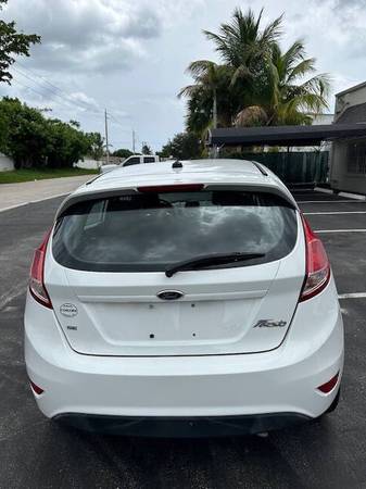 2015 Ford, dovoz USA — foto 4 z 12