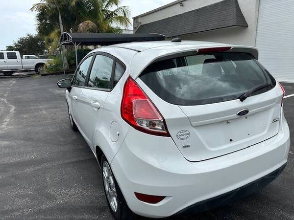 2015 Ford, dovoz USA — foto 5 z 12