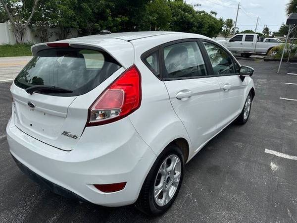 2015 Ford, dovoz USA — foto 6 z 12