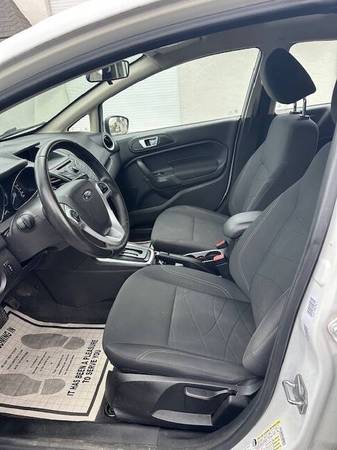 2015 Ford, dovoz USA — foto 9 z 12