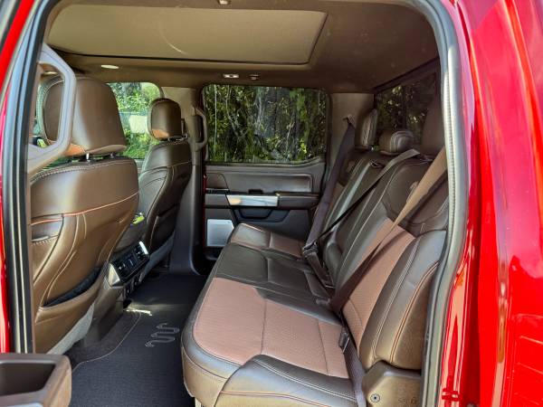2021 Ford, dovoz USA — foto 2 z 12