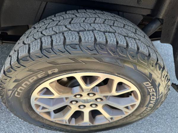 2021 Ford, dovoz USA — foto 5 z 12