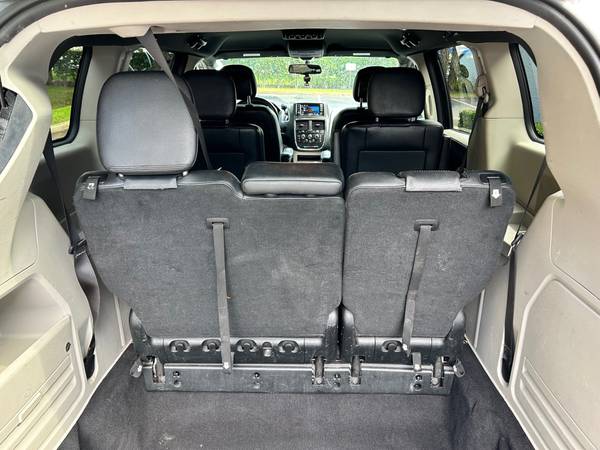 2017 Dodge, dovoz USA — foto 11 z 12